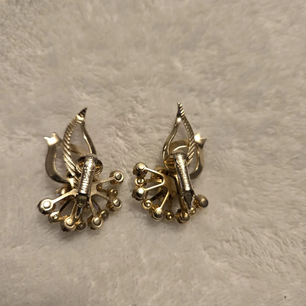 Vintage Sarah Coventry Gold Tone‎ Clip-on Earrings with 14 Clear & Yellow Stones